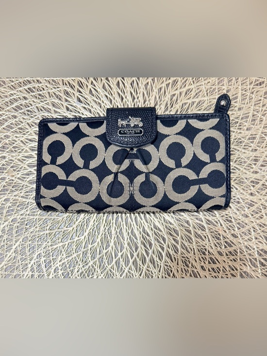 Coach Handbags - Vintage Coach Women's Black/Gray Signature Logo Snap Wallet Back Zip Pocket